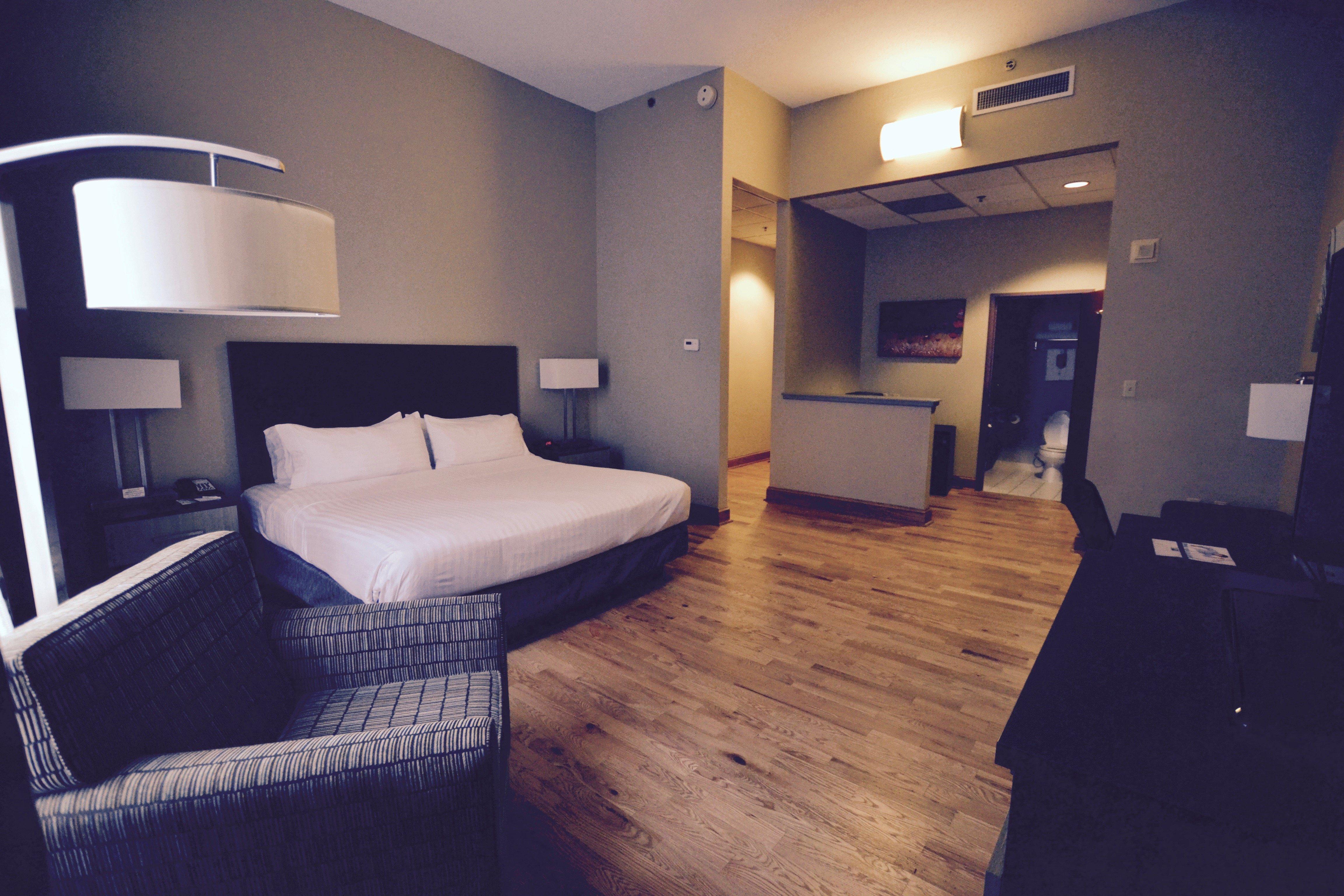 Holiday Inn Express Cleveland Downtown By Ihg Exterior photo