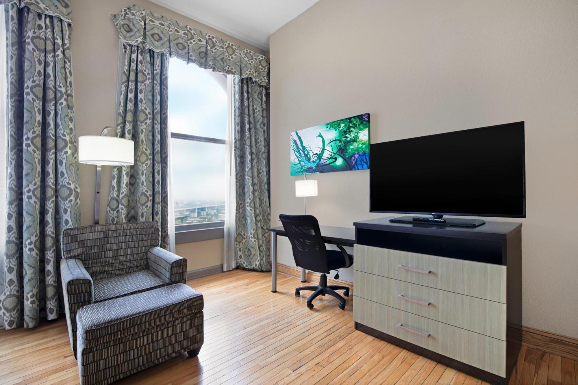 Holiday Inn Express Cleveland Downtown By Ihg Exterior photo