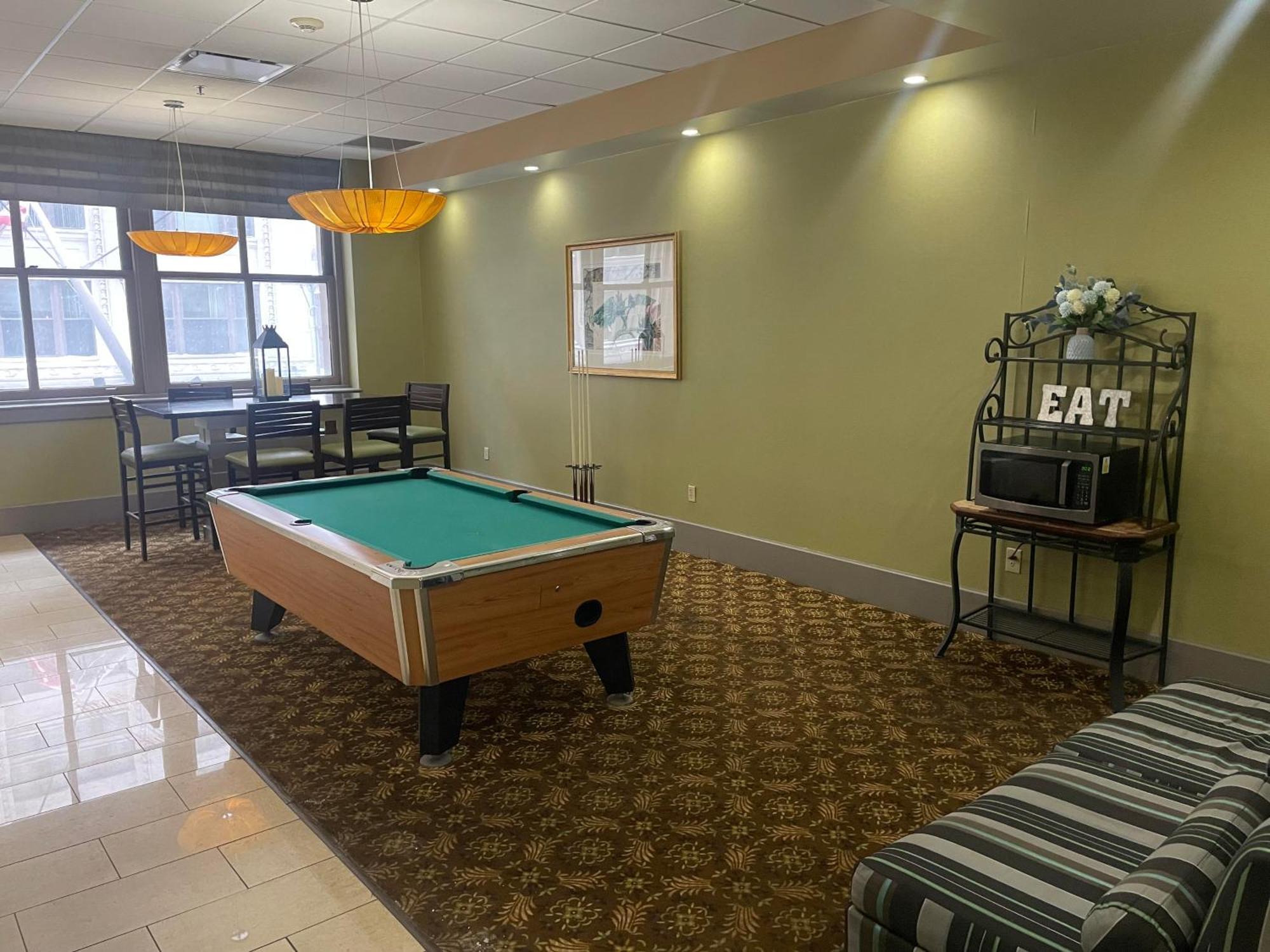 Holiday Inn Express Cleveland Downtown By Ihg Exterior photo