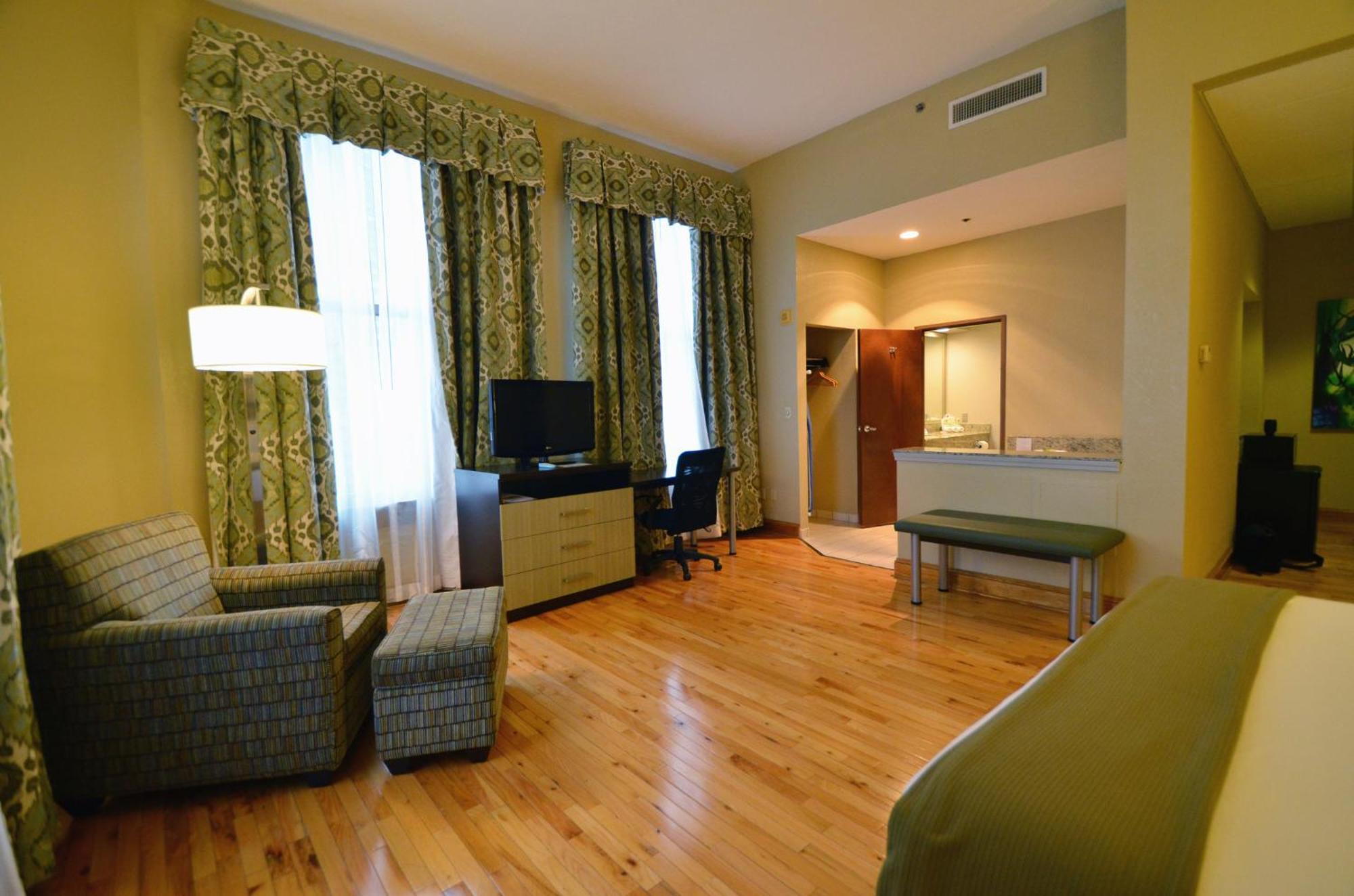 Holiday Inn Express Cleveland Downtown By Ihg Exterior photo